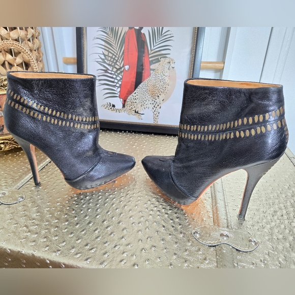 BLACK L.A.M.B. STILETTO BOOTIES 🖤💛 - Picture 3 of 13